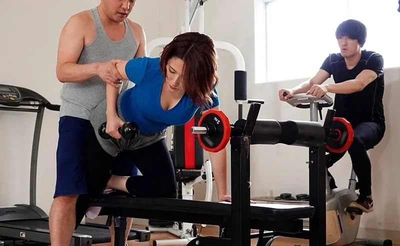 Người chồng phát hiện người vợ vụng trộm với huấn luyện viên thể hình