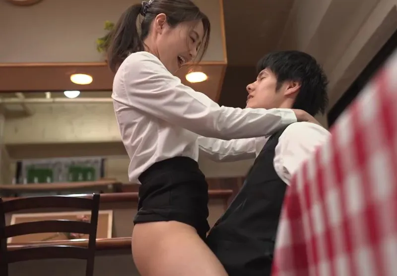 Cậu trai trẻ nện cô đồng nghiệp có anh xã nhưng ông xã “yếu”