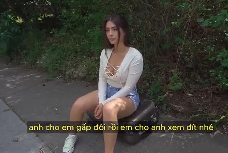 Anh zai tốt bụng giúp đỡ cô bé đang gặp khó khăn