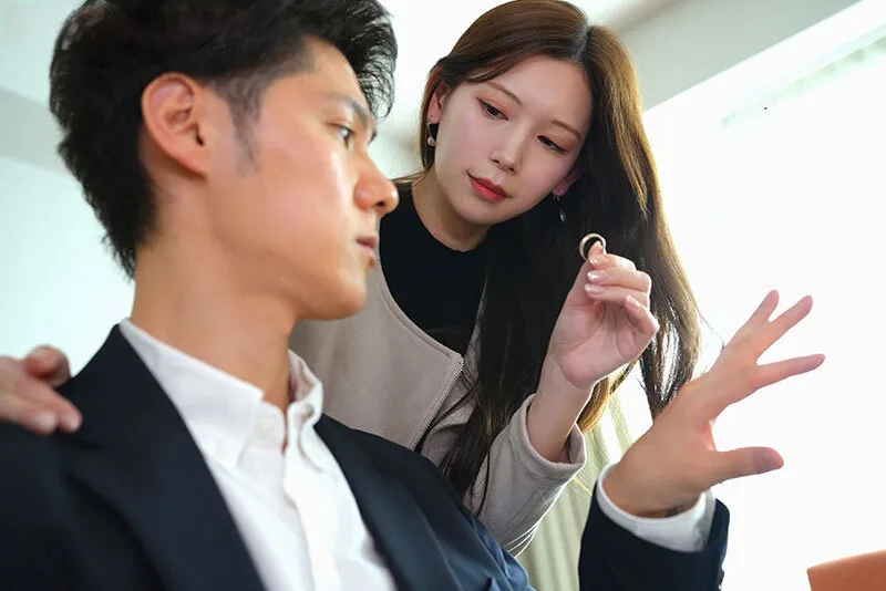 Cô vợ đi đi chơi, người chồng ở nhà bị nhỏ em vợ yêu gạ chịch không trượt phát nào