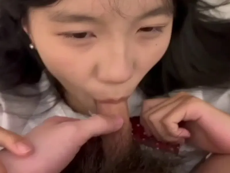 Em loli dễ thương mút cặc biến em thành con đào dam dang p2